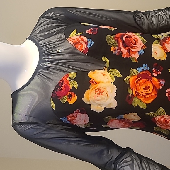 Guess Chateau Rose Floral Sheer Mesh Sleeves Sweetheart top Size Large - Picture 3 of 10